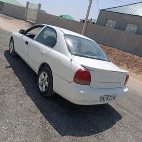 Hyundai Staria 2000