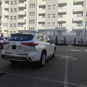 Toyota Highlander 2021