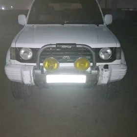 Mitsubishi Pajero 1993