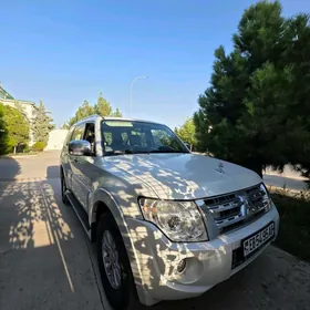 Mitsubishi Pajero 2014
