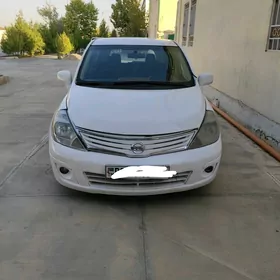 Nissan Versa 2011