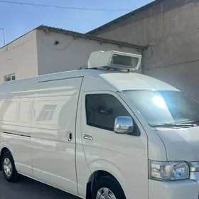 Toyota Hiace 2018