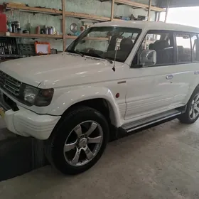 Mitsubishi Pajero 1993