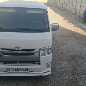 Toyota Hiace 2010