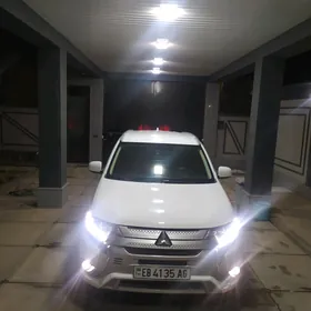 Mitsubishi Outlander 2020