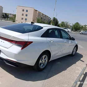 Hyundai Elantra 2022