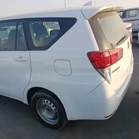 Toyota Innova 2022
