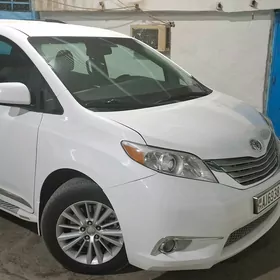 Toyota Sienna 2016