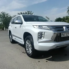 Mitsubishi Pajero 2020