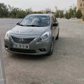 Nissan Versa 2012
