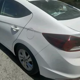 ELANTRA RUCKA NIKIL