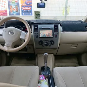 Nissan Tiida 2006