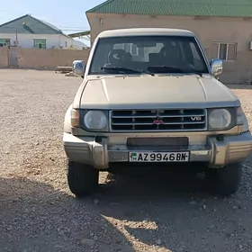 Mitsubishi Pajero 1992
