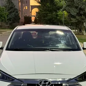 Hyundai Elantra 2020
