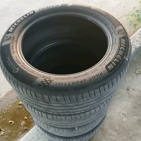 Michelin 235 55 19 Teker