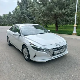 Hyundai Elantra 2022