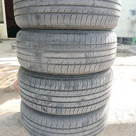Ýokohama 215 55 17