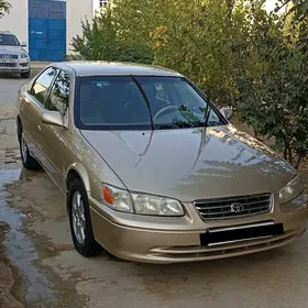 Toyota Camry 2001