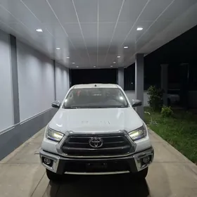Toyota Hilux 2025