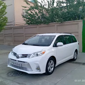 Toyota Sienna 2017