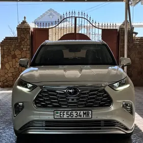 Toyota Highlander 2021