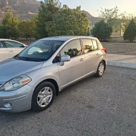 Nissan Versa 2011