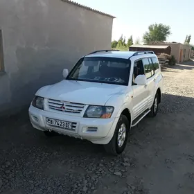 Mitsubishi Pajero 2000