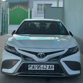 Toyota Camry 2019