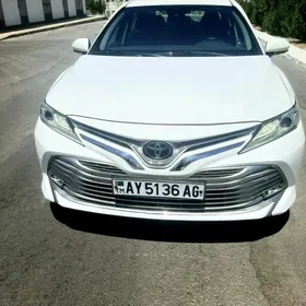 Toyota Camry 2019