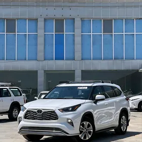 Toyota Highlander 2021