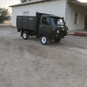 UAZ 452 1988