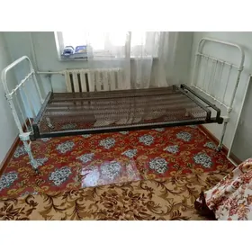 Железная кровать