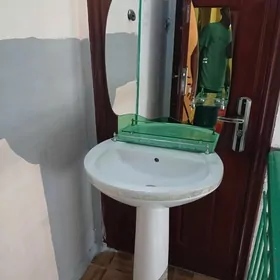 раковины и зеркало