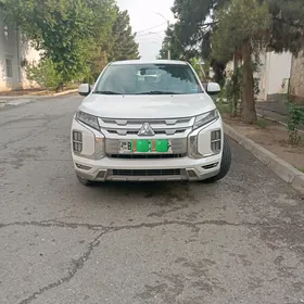 Mitsubishi Outlander Sport 2020