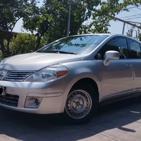 Nissan Versa 2011