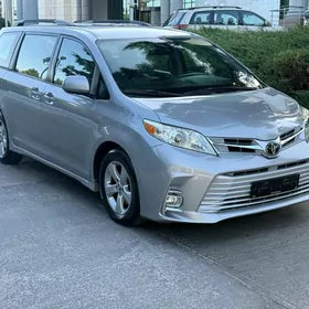 Toyota Sienna 2018