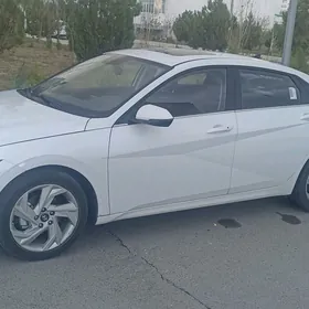 Hyundai Elantra 2024