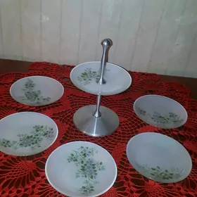 Ваза и тарелки