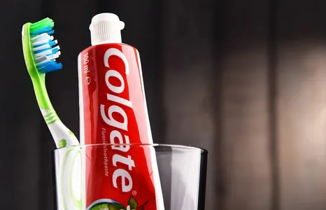 Argentinada ýara we çiş şikaýatlardan soň Colgate diş pastasy gadagan edildi