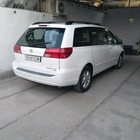 Toyota Sienna 2004