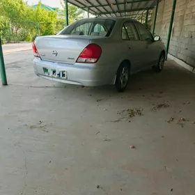 Nissan Sunny 2010