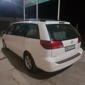 Toyota Sienna 2004