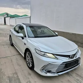Toyota Camry 2021