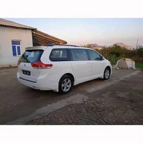 Toyota Sienna 2010