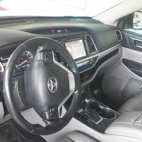 Toyota Highlander 2019
