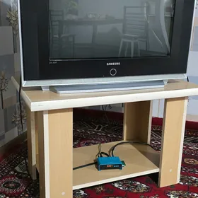 Телевизор с подставкой