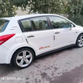 Nissan Tiida 2009