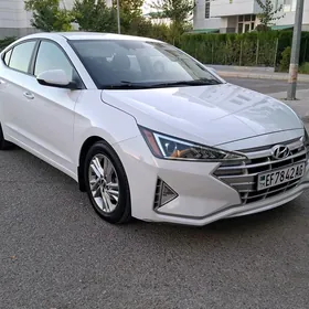 Hyundai Elantra 2022
