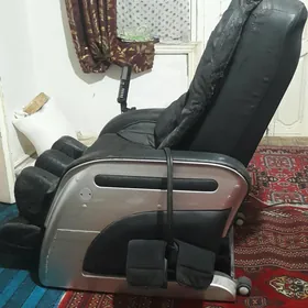 Massaj edýän kresla
