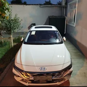 Hyundai Elantra 2025